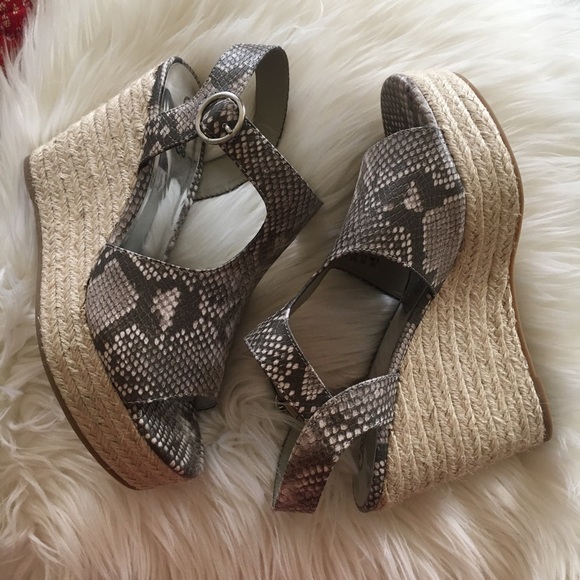 Carlos Santana snake print espadrille wedges - Picture 2 of 7